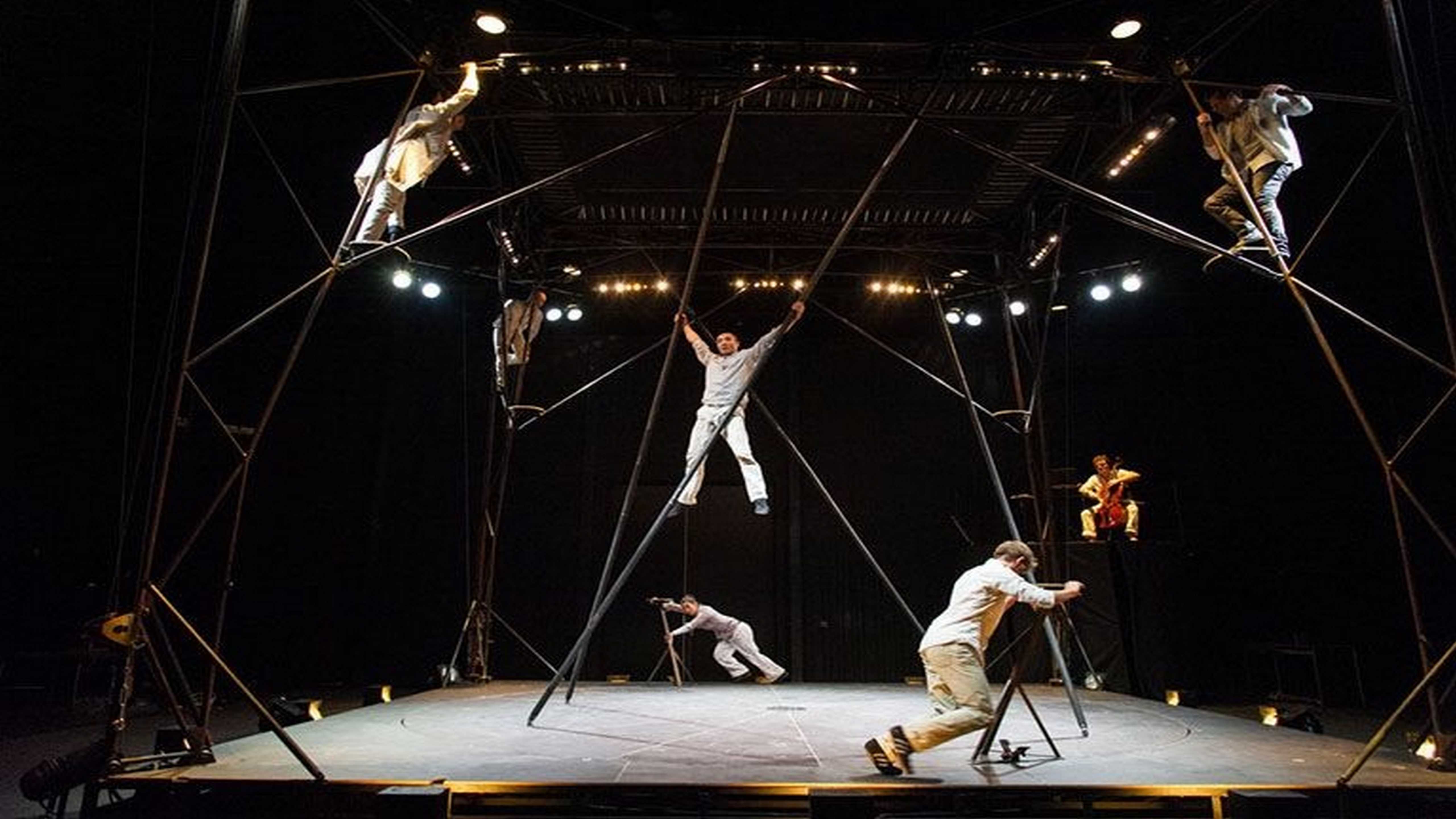 "Nuit d'éclat", une soirée imaginée par la Compagnie Bivouac à l'École de Cirque de Bordeaux